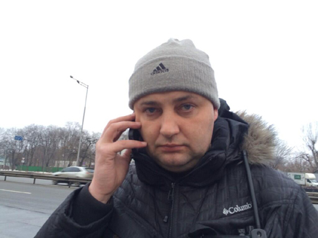 Один з кілької працівників МВС у цивільному, які знаходилися поруч із ДАІ та викликали підкріплення - 4 машини ДПС. Один з кілької працівників МВС у цивільному, які знаходилися поруч із ДАІ та викликали підкріплення - 4 машини ДПС.