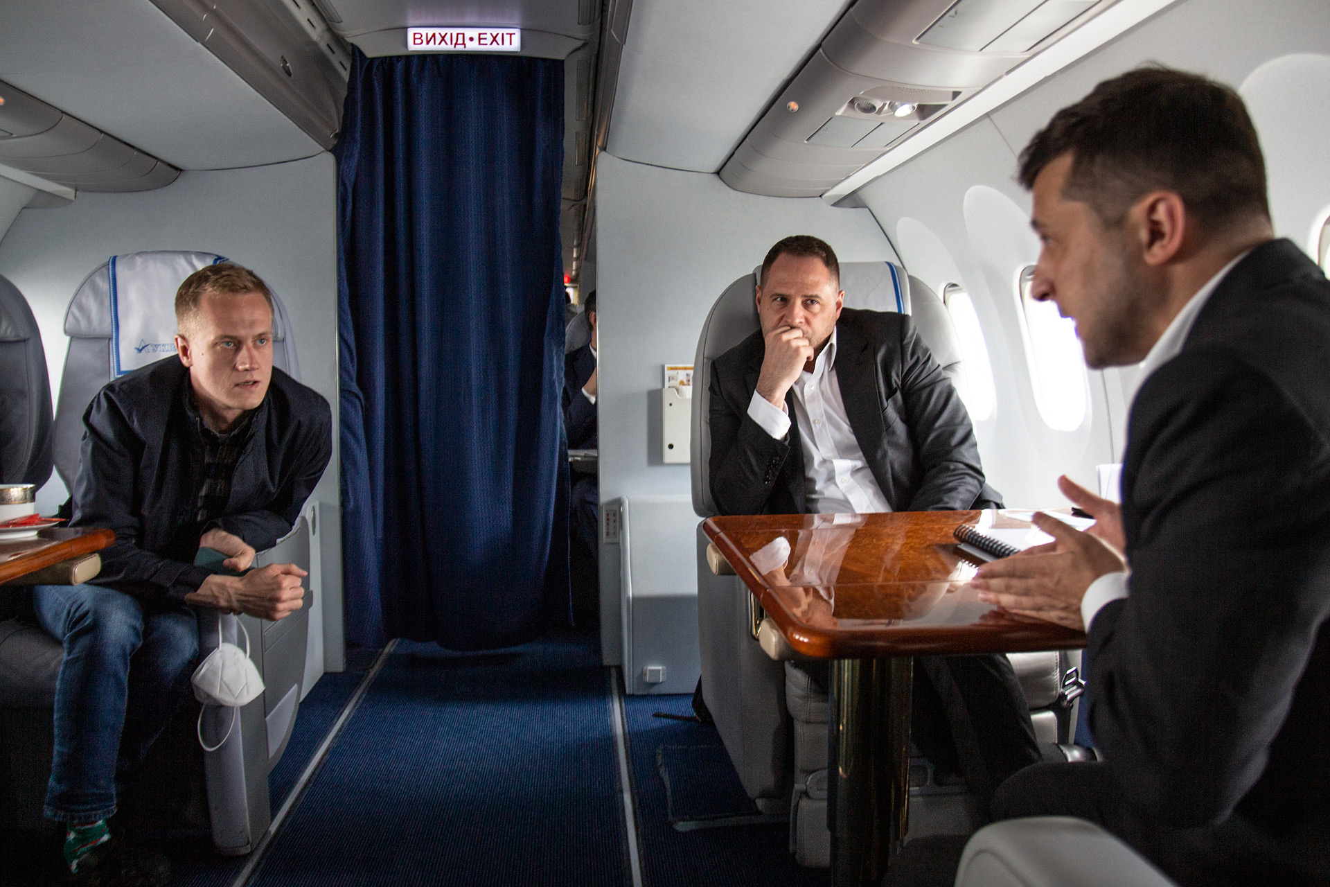 Андрій Єрмак майже весь час знаходиться поруч із президентом, але в присутності журналістів УП більш ніж небагатослівний