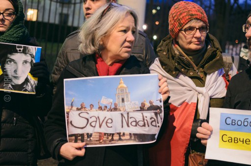 Демонстрация в поддержку Савченко у посольства России в Варшаве, организованная фундацией 