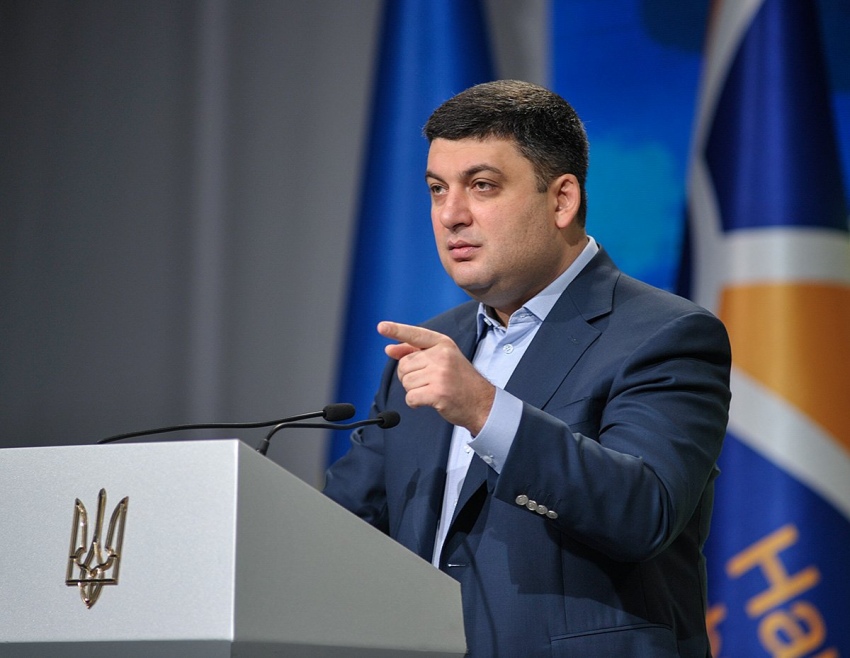 Як наочна демонстрація Порошенку ролі НФ, на з'їзді виступив і прем'єр Володимир Гройсман