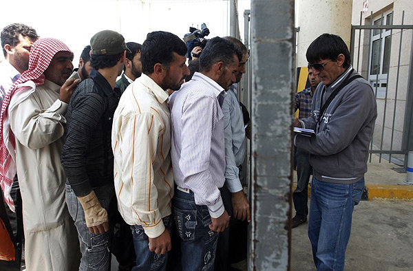 Сирійці на кордоні із Туреччиною