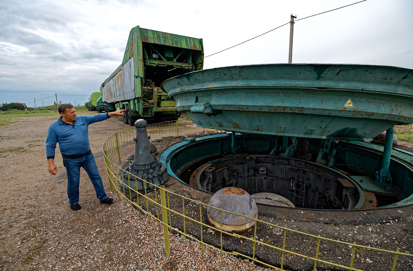 В 90-х все 40-метровые ракетные шахты в Украине залили бетоном. На этом объекте оставили шесть метров от поверхности, чтобы показывать туристам, как он выглядел