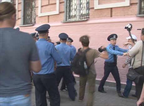 Докази побиття ще одного фотографа