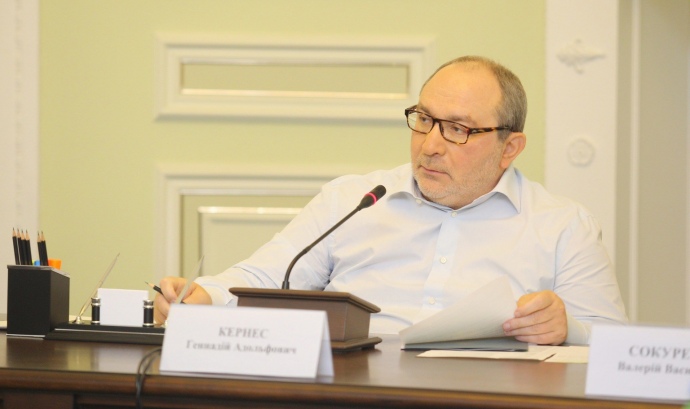 На порозі майбутніх мерських виборів 2020-го Кернес знову може спокійно дивитись у майбутнє. Кримінальні справи проти нього закрили