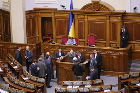 Депутати вимагають виборів у Києві Депутати вимагають виборів у Києві