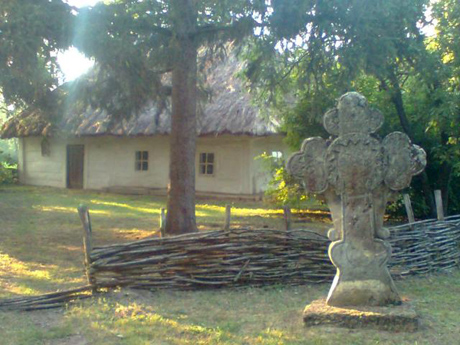 Такий вигляд мала зруйнована памятка до початку нового будівництва. Фото - progolovne.ck.ua