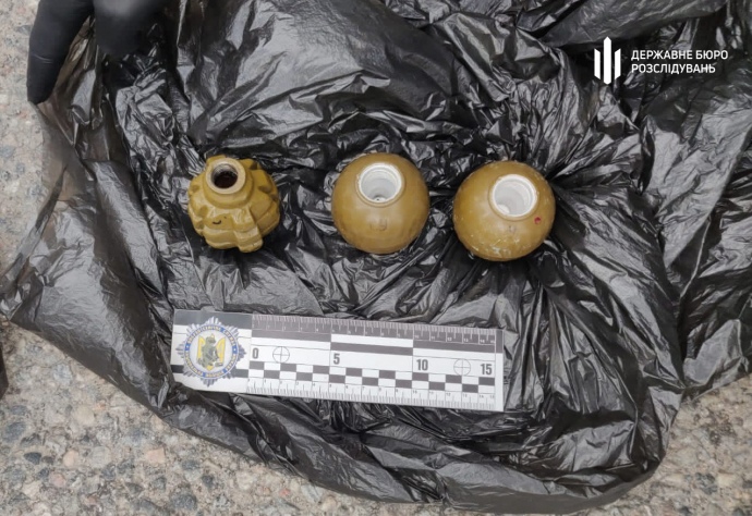 Боєприпаси, вилучені з автівки підозрюваного поліцейського