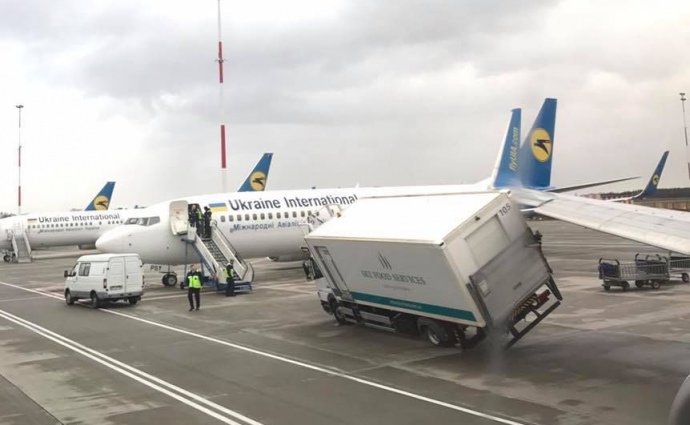 Самолет МАУ в 