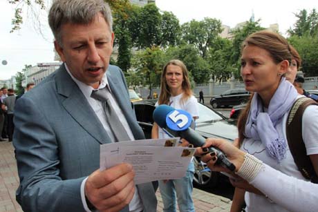 Депутатам вручили нагадування