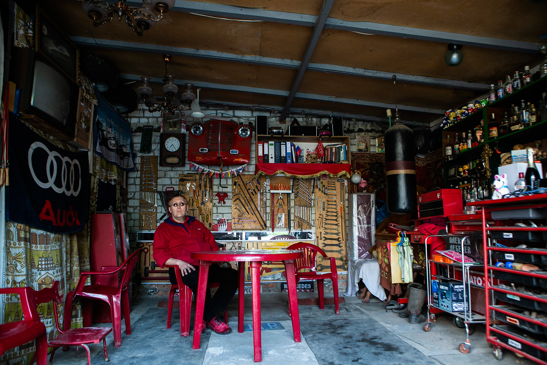 У Алексея уже есть два гаража, но он мечтает о третьем.