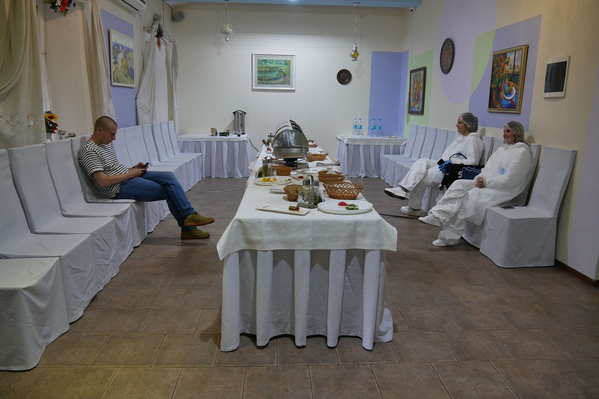 Обед не спешат заканчивать из-за штормового предупреждения