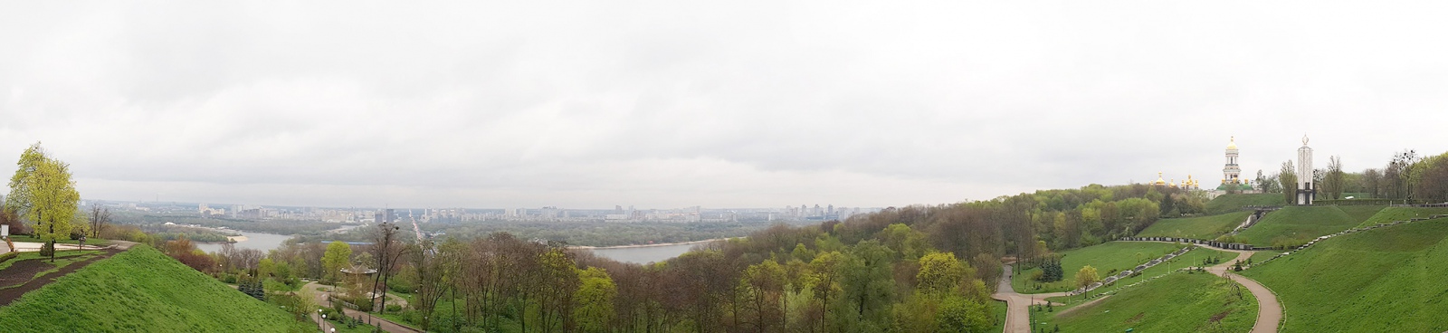 Весняний дощ у Києві, у режимі панорами