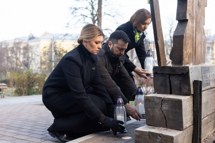 Зеленські й Мая Санду віддали шану загиблим Героям Небесної Сотні в Києві