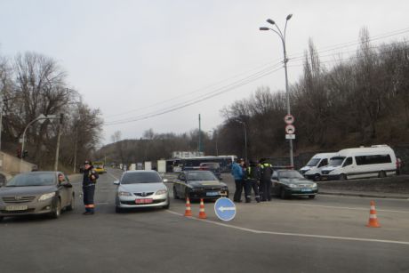 Потралюють посилено й дороги в Києві Потралюють посилено й дороги в Києві