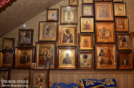 Дуже багато у маєтку церковностей