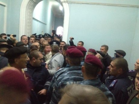 Горсовет защищает Беркут