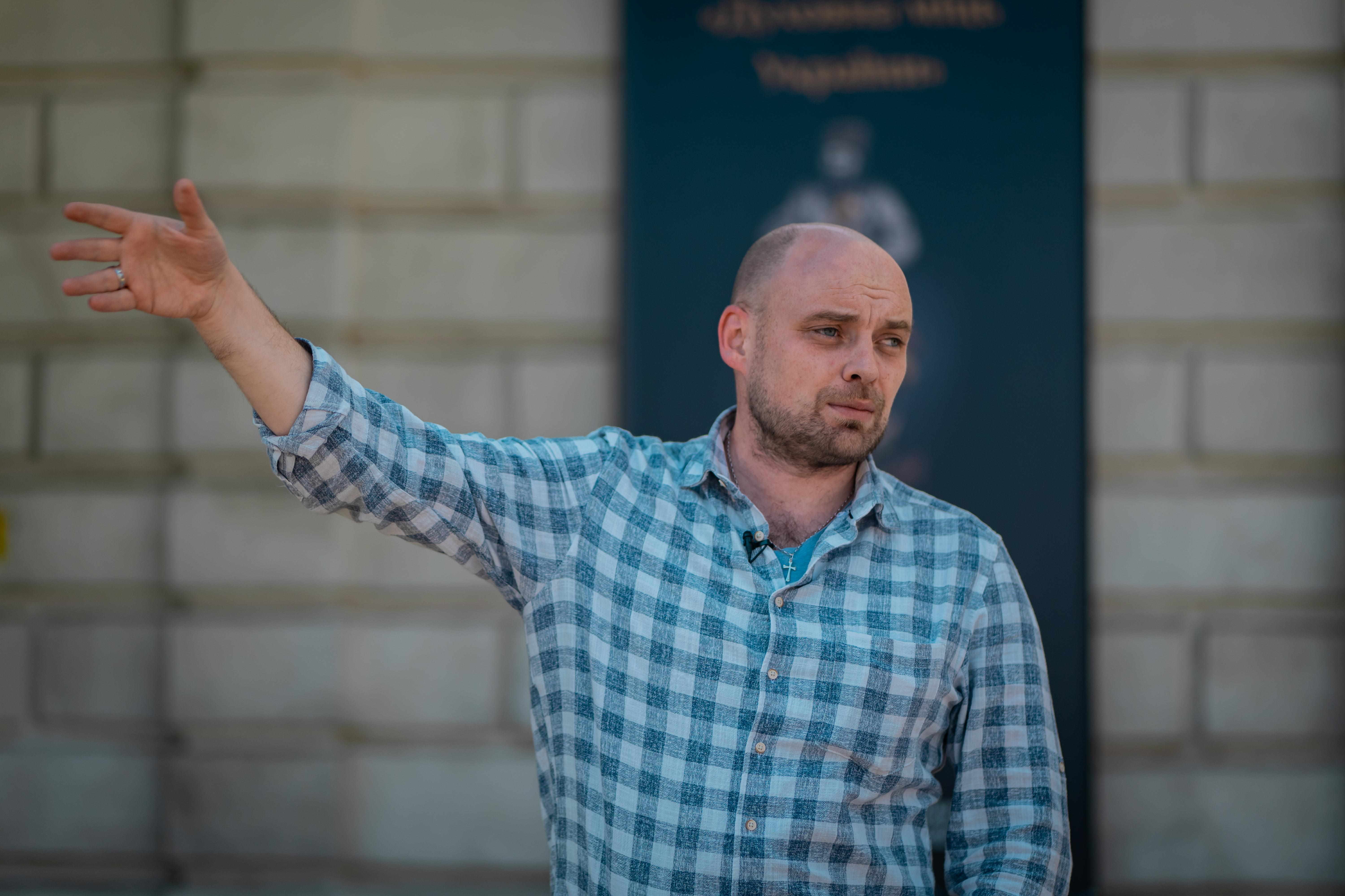 Мокрик: Є велике запитання, що насправді відбулося. Є маса різних свідчень та теорій, з яких багато, будемо відверті, схожі на конспірологічні. Але, як мінімум, Овсієнко згадував, що за день до смерті Стус просив валидол