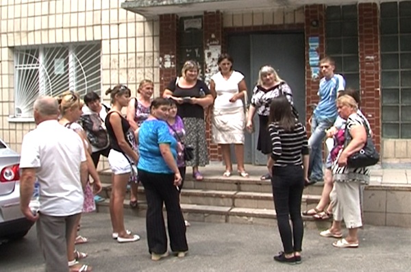 Обурені люди приходять на Бучми 7а і взимку і влітку