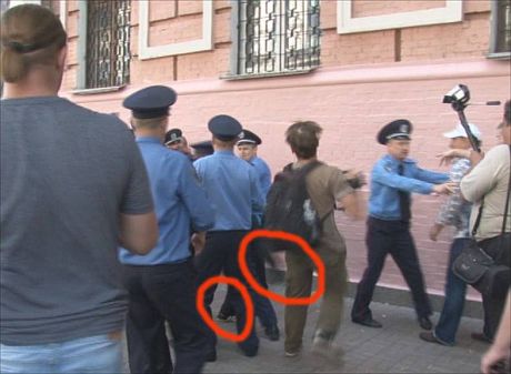 Докази побиття ще одного фотографа