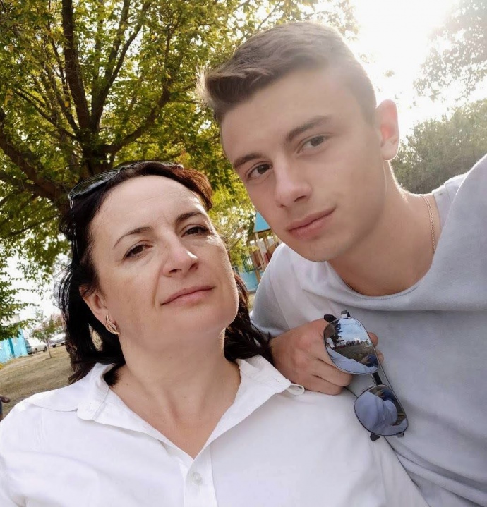 Денис з мамою