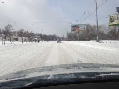 Краснозвездный проспект в понедельник: Снег и никакой снегоуборочной техники Краснозвездный проспект в понедельник: Снег и никакой снегоуборочной техники