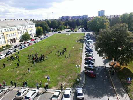 Активісти зібрались через соцмережи. Фото: Закарпаття-онлайн Активісти зібрались через соцмережи. Фото: Закарпаття-онлайн