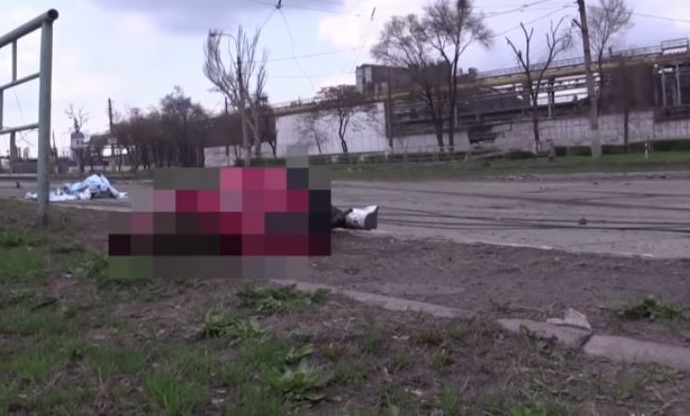 Тіло мирної жительки в окупованому Маріуполі