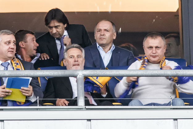 Не обійшлося і без олігарха Дмитра Фірташа і Ігоря Суркіса