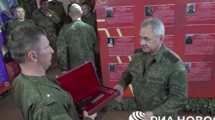 Шойгу вручает награды оккупантам