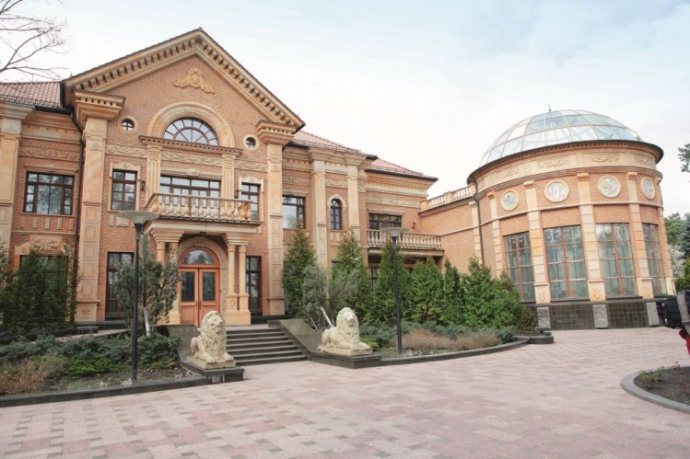 Конча Заспа. Дом Ющенко