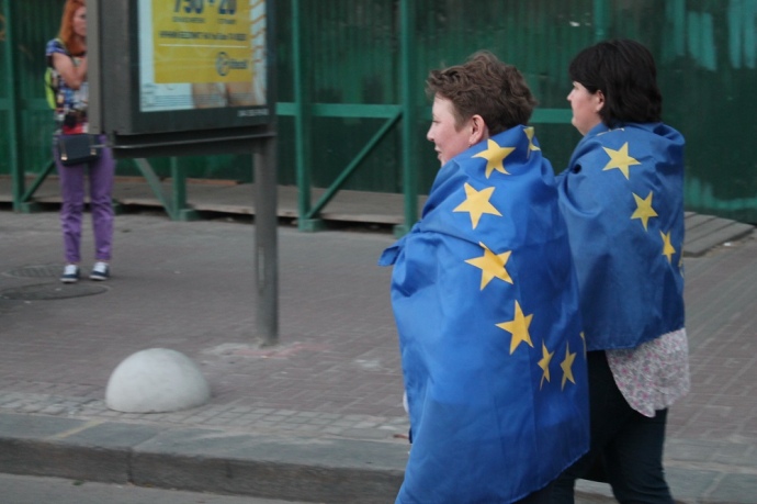 Після виступу президента чимало людей почали йти з Європейської площі, хоча концерт тільки набирав обертів