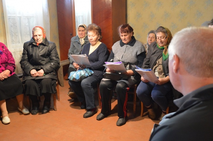 Не дивлячись на віросповідання, люди в Жованці регулярно відвідують службу протестантів