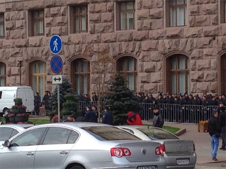 Кордони Беркуту під КМДА. Фото Ольги Лаппо Кордони Беркуту під КМДА. Фото Ольги Лаппо