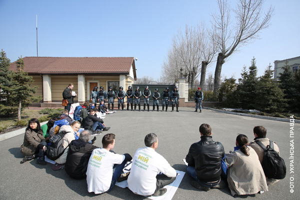 Активісти вимагали, щоб Янукович випустив Паніна