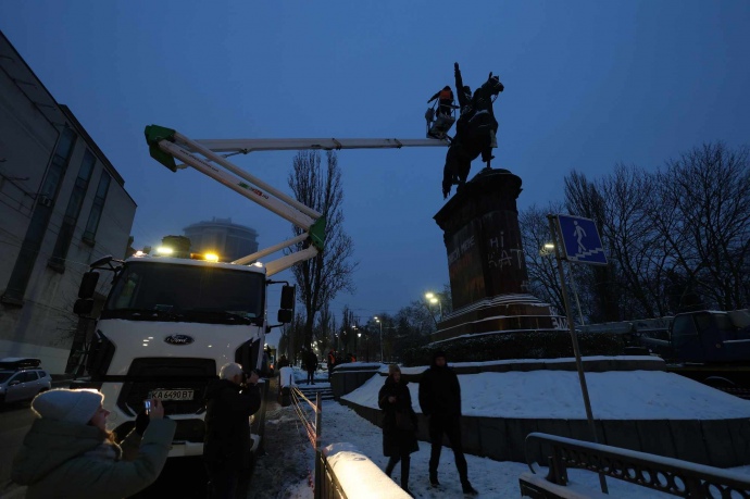 Демонтаж памятника Щорсу