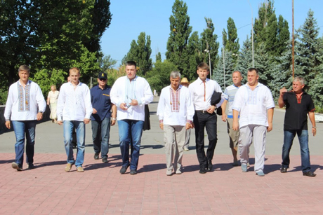 Тягнибок із соратниками перепливли Дніпро. Фото прес-служби Свободи Тягнибок із соратниками перепливли Дніпро. Фото прес-служби Свободи