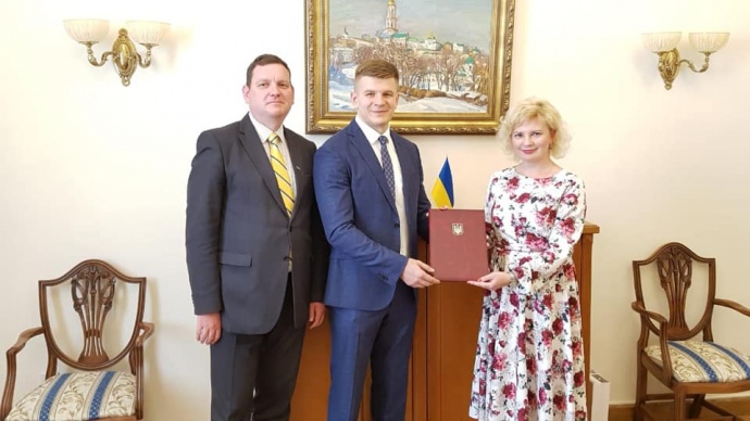 Юрій Ігнатко (в центрі)