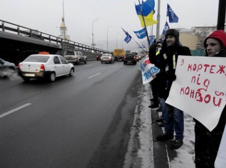 Кортеж - под конвой!