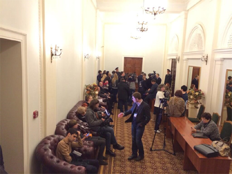 Люди чекають на рішення фракції