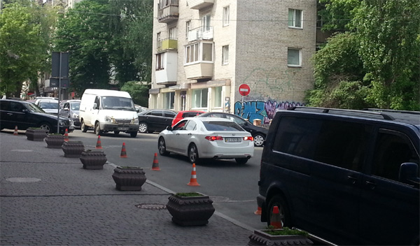 До Шевченківського суду Бабенко приїхав на новій хонді До Шевченківського суду Бабенко приїхав на новій хонді