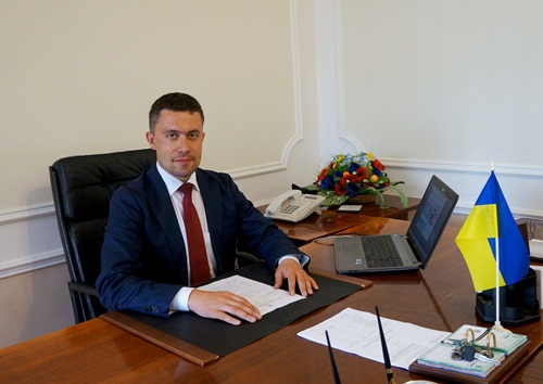 По данным СМИ, задержанный - вр.и.о. главы Коропской РГА Виталий Кузуб