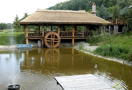 Таких будівель на подвір