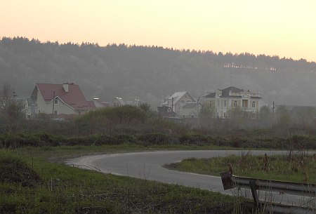 Фото УП. За маєтком Івченка можна побачити дах будинку Панюка
