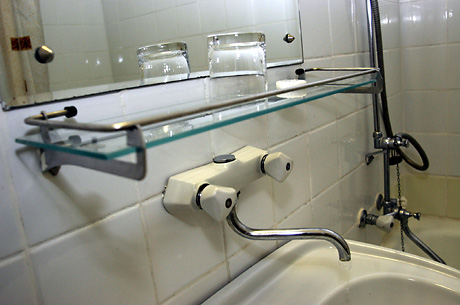 І сантехніка в кращих зразках Совєтського союзу