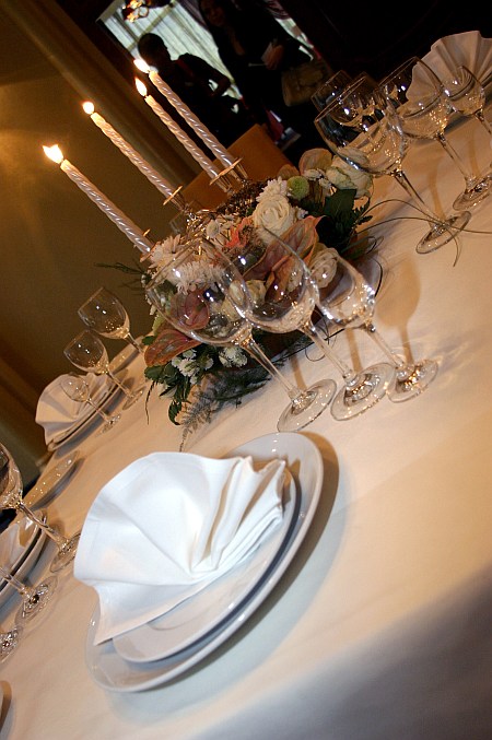 Після всього цього можна йти на вечерю при свічках 