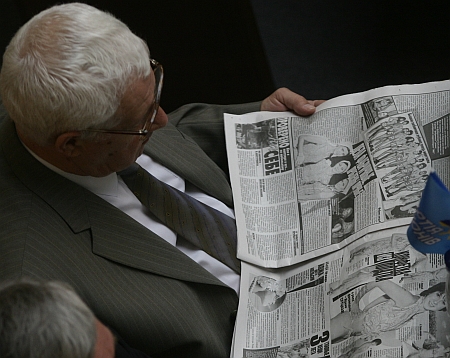 Замість гарячого обіду гарячі дівчата