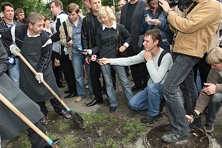 Що ви мені працювати заважаєте?