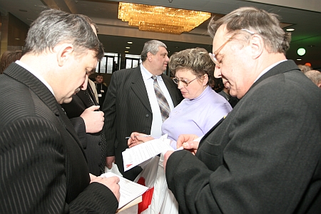 Рядові БЮТівці визначаються. В анкеті питання про імперативний мандат і можливих союзників серед партій