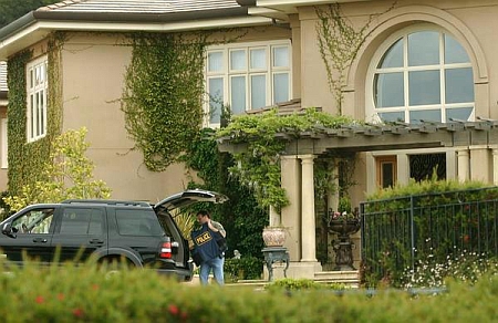 Обысканный особняк. Фото Роберта Тонга