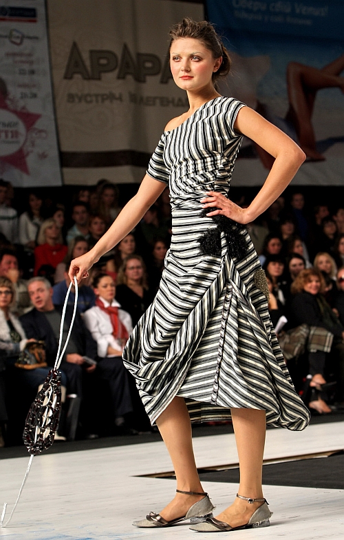 Модель Оксани Караванської